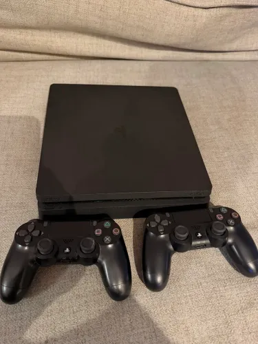 Vendo PS 4 1 tera ótimo estado e funcionando 