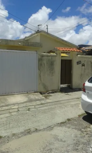 Casa bem localizada em Mangabeira 4