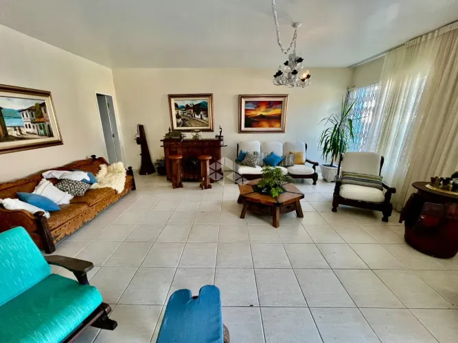 CASA AMPLA 7 QUARTOS COM SUÍTE E 3 VAGAS NO SANTA MÔNICA FLORIANÓPOLIS