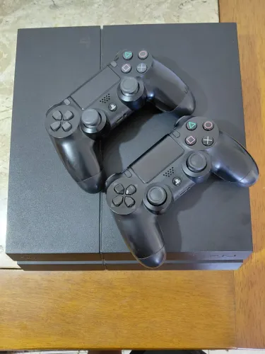 Ps4 de 500 Gb - Com 2 Controles