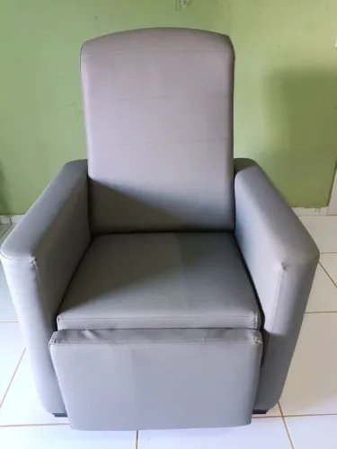 Cadeira Do Papai Acolchoa/Reclinável/ Suporta até 130kg nunca usada.