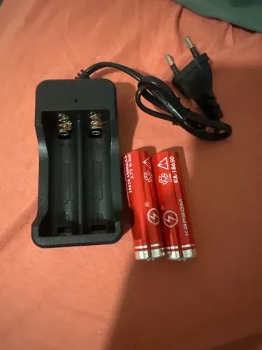 Carregador Duplo com molas + Duas Bateria 18650 Recarregável