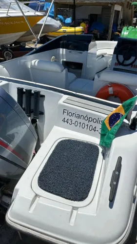 *Título* : LANCHA 19 PÉS - EXCELENTE ESTADO - PRONTA PARA NAVEGAR