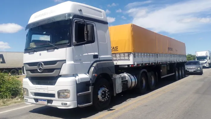 MB Axor 2540 e carreta graneleira Rondon.