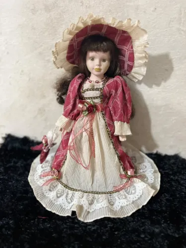 Boneca De Porcelana Estilo Vitoriano