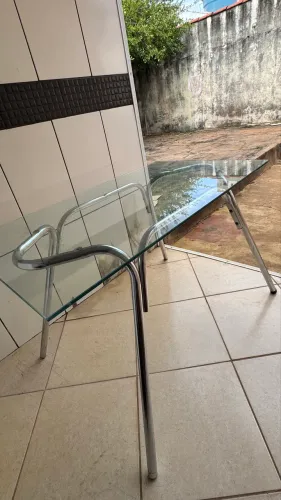 mesa de vidro sem cadeiras