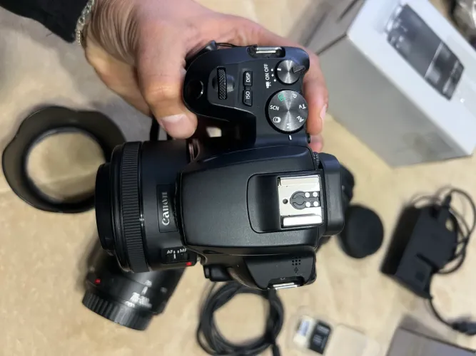 Canon sl3 + 18-55 mm+ 50mm + 75-300mm