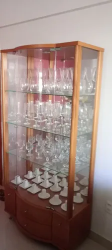 Cristaleira semi-nova