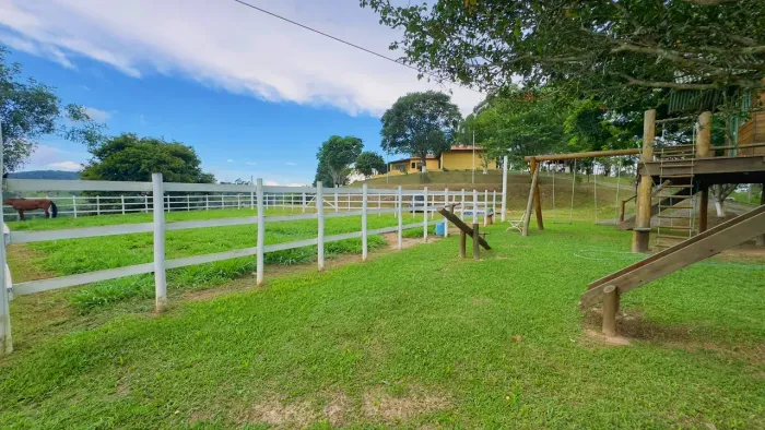 Imóvel para venda possui 600 metros quadrados com 3 quartos em Luiz Carlos - Guararema - S