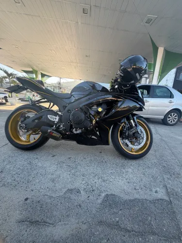 Srad gsxr com apenas 937km, nova.