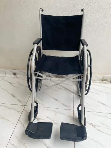 Cadeiras rodas disponível 