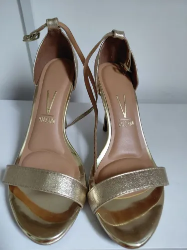 Sandália de Salto Vizzano Dourado