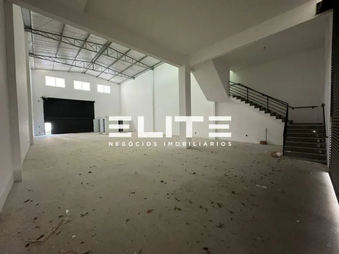 Galpão Comercial/Industrial para Alugar em Santo André (Santa Terezinha) 400 m² e 4 vagas