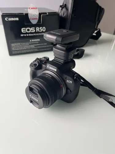 Câmera Fotográfica Canon R50