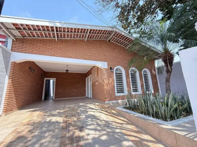 Casa com 03 dormitórios (01 suíte) à venda no bairro Jardim Proença, Campinas - SP