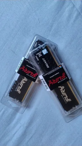 2 Memória Kingston FURY Beast de 8GB DDR4 (3200MHz)