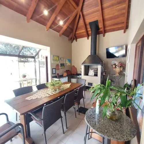 Casa com Espaço Gourmet e piscina aquecida - 04 quartos (02 suítes) para alugar, 380 m² po