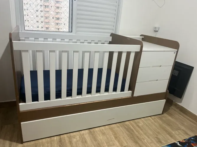 Berço com cama auxiliar