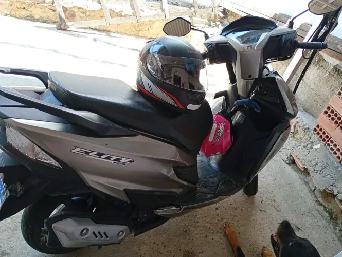Estou vendendo essa moto com apenas 1 ano de uso estou pagando