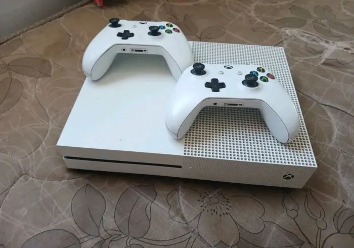XBOX ONE SERIES S 1000 GB SEMINOVO 25 JOGOS