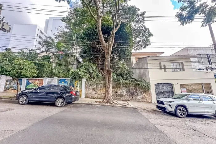 Terreno de 195m² na rua Piracuama em Perdizes com zoneamento misto