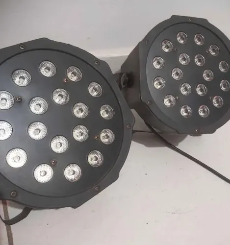 1 Canhão de Luz - PAR LED Briwax 18 RGBW