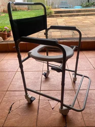 Cadeira de rodas de banho