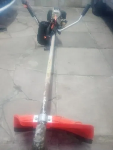 Máquina de cortar grama 