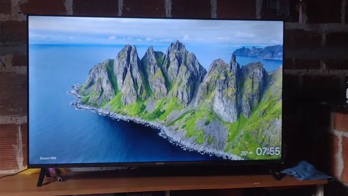Vende -se uma TV 43 polegadas, menos de um ano de uso, com a caixa e nota fiscal, .