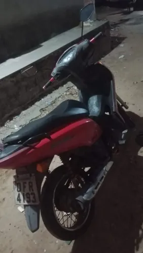 Vendo moto Honda biz 125 de leilão por 4.500 com documento de leilão