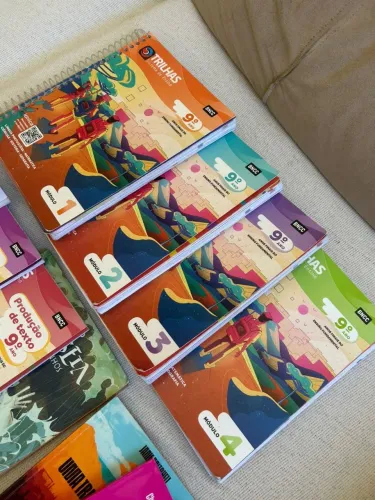 Livro Trilhas 9° ano completo semi novo FTD 