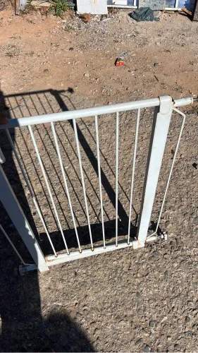 Portãozinho de Segurança para Cães e Bebês (Fixação por Pressão)