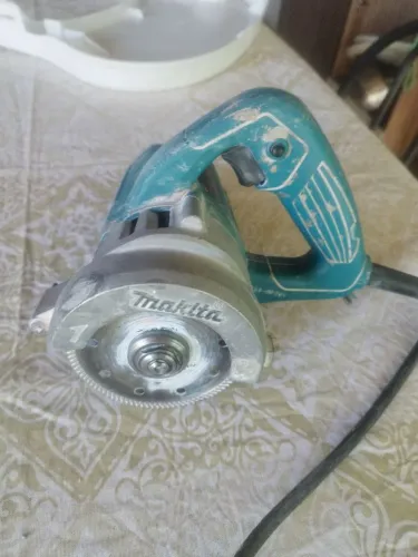 Vendo uma Makita usada mais está funcionando perfeitamente