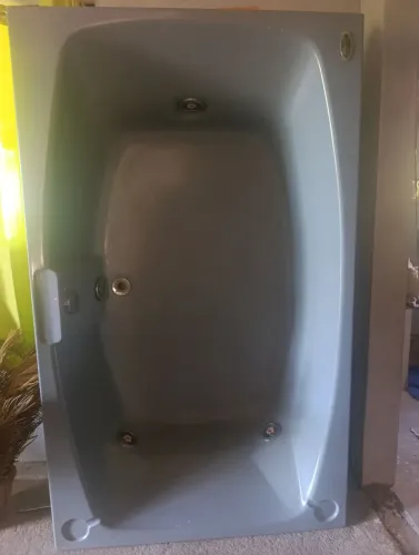 Banheira de hidromassagem disponível para venda