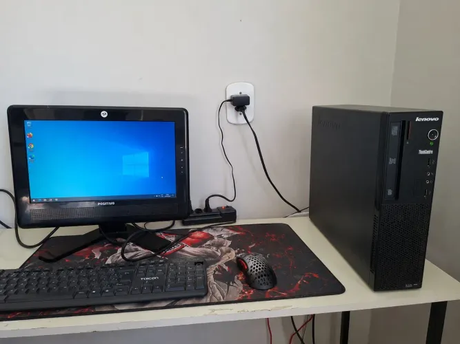 Computador i5 com monitor