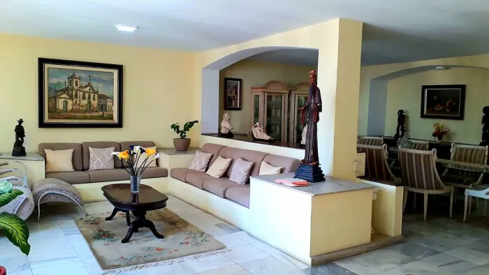 Apartamento mobiliado para locação, com 5 dormitórios e 3 suítes no Boqueirão.