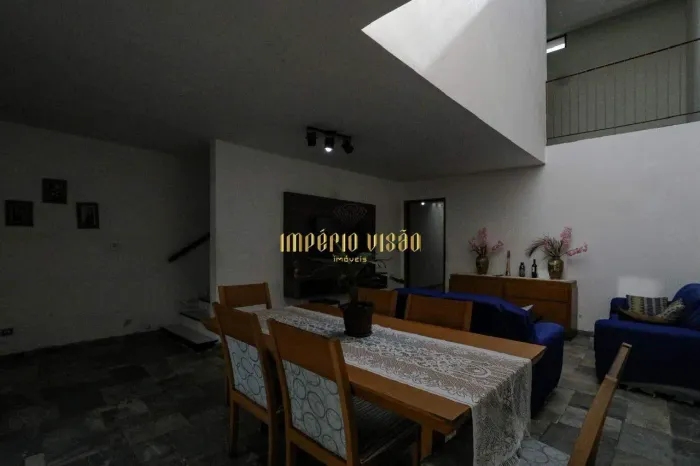 Casa para Alugar com 3 Quartos sendo 2 Suítes e com Churrasqueira no Centro de Mogi das Cr