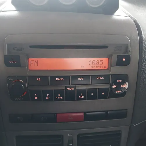 Radio e toca CD original fiat palio wikkend e strada adventure e ideia 