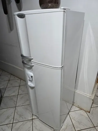 Geladeira Electrolux 277 litros