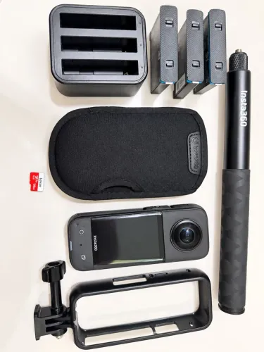 Insta360 X3 Pocket 360 Action Cam Usada. 