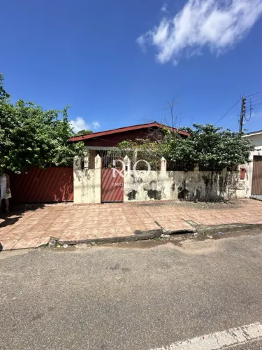 Casa á Venda com 4 Quartos, excelente para Investimento Comercial - Bosque, Rio Branco, AC