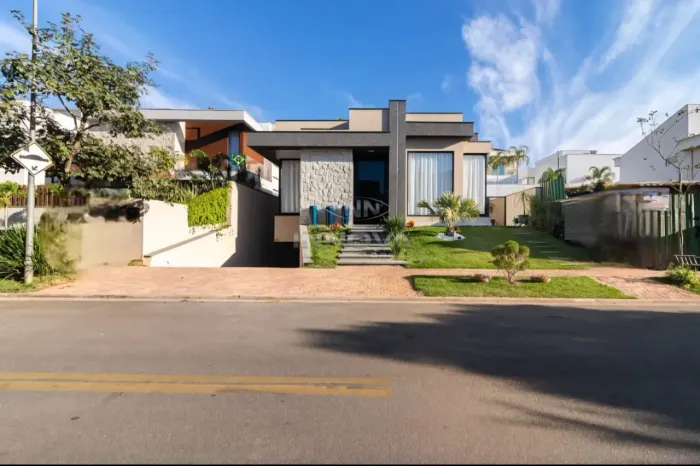 Casa em condomínio à venda, 400m², 4 suítes, 2 piscinas e 6 vagas, em Santana de Parnaíba