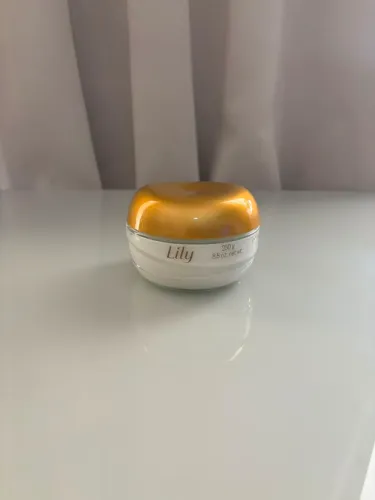 Creme acetinado Lily