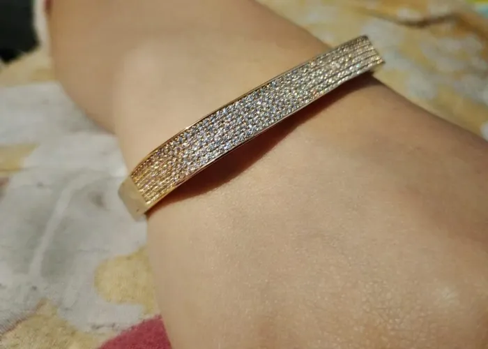 Pulseira Feminina Dourada com Zircônias - Elegante e Sofisticada