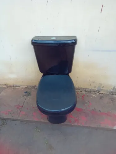 Vendo vaso preto em ótimo estado.