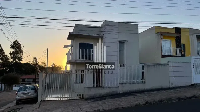 Sobrado de esquina à venda, Uvaranas, próximo ao Supermercado Muffato, Ponta Grossa, PR