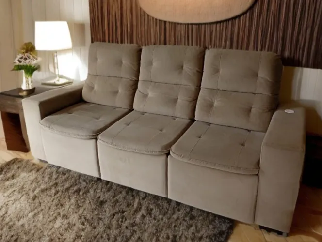 Vendo sofá retrátil e reclinável 3 lugares tecido Suede com entrada USB integrada!!!
