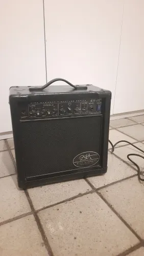 Amplificador para guitarra Randall KH-15 (Kirk Hammett Signature)