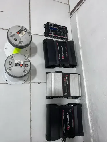 Equipamento de som automotivo 