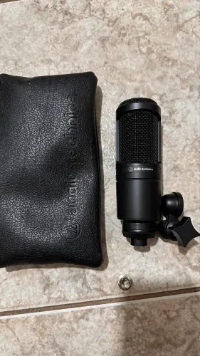 Microfone condensador AUDIO TECHNICA AT2020